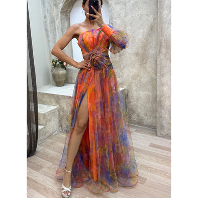 Giulia – Abito Lungo Tie-dye con Spalle Scoperte e Spacco