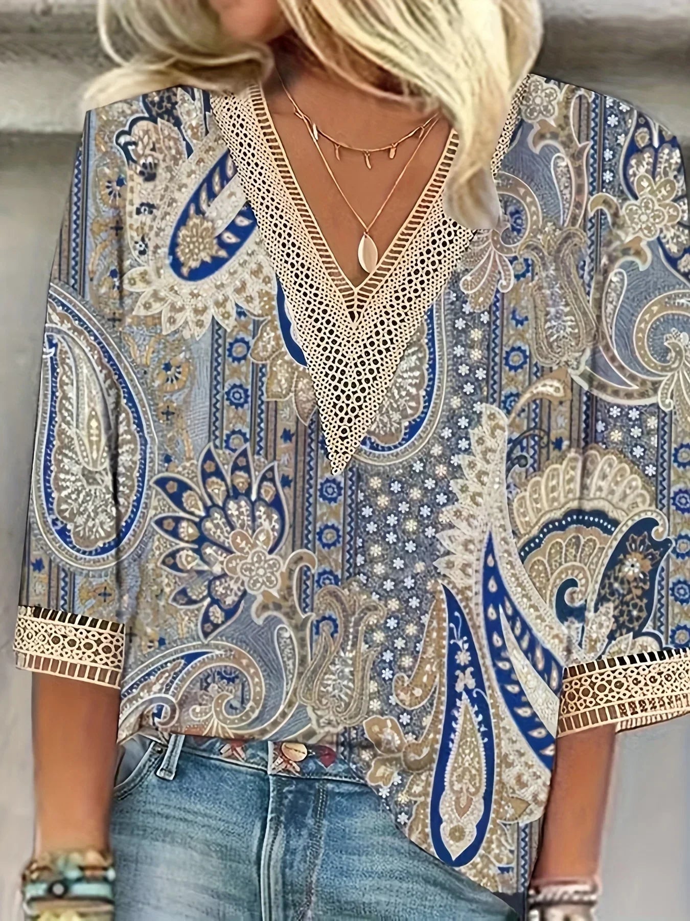Divina | V-hals Bluse med Korte Ermer