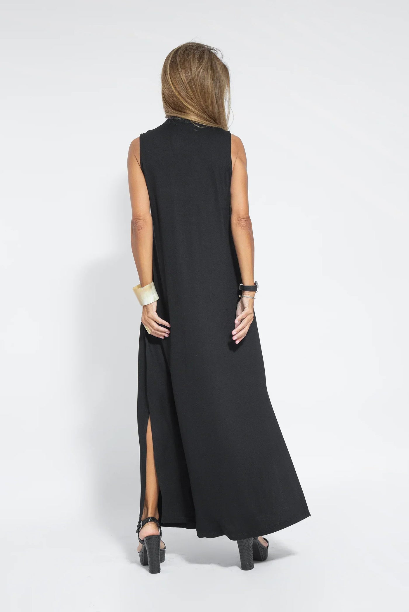 Isabella – Abito lungo ed elegante con scollo a V
