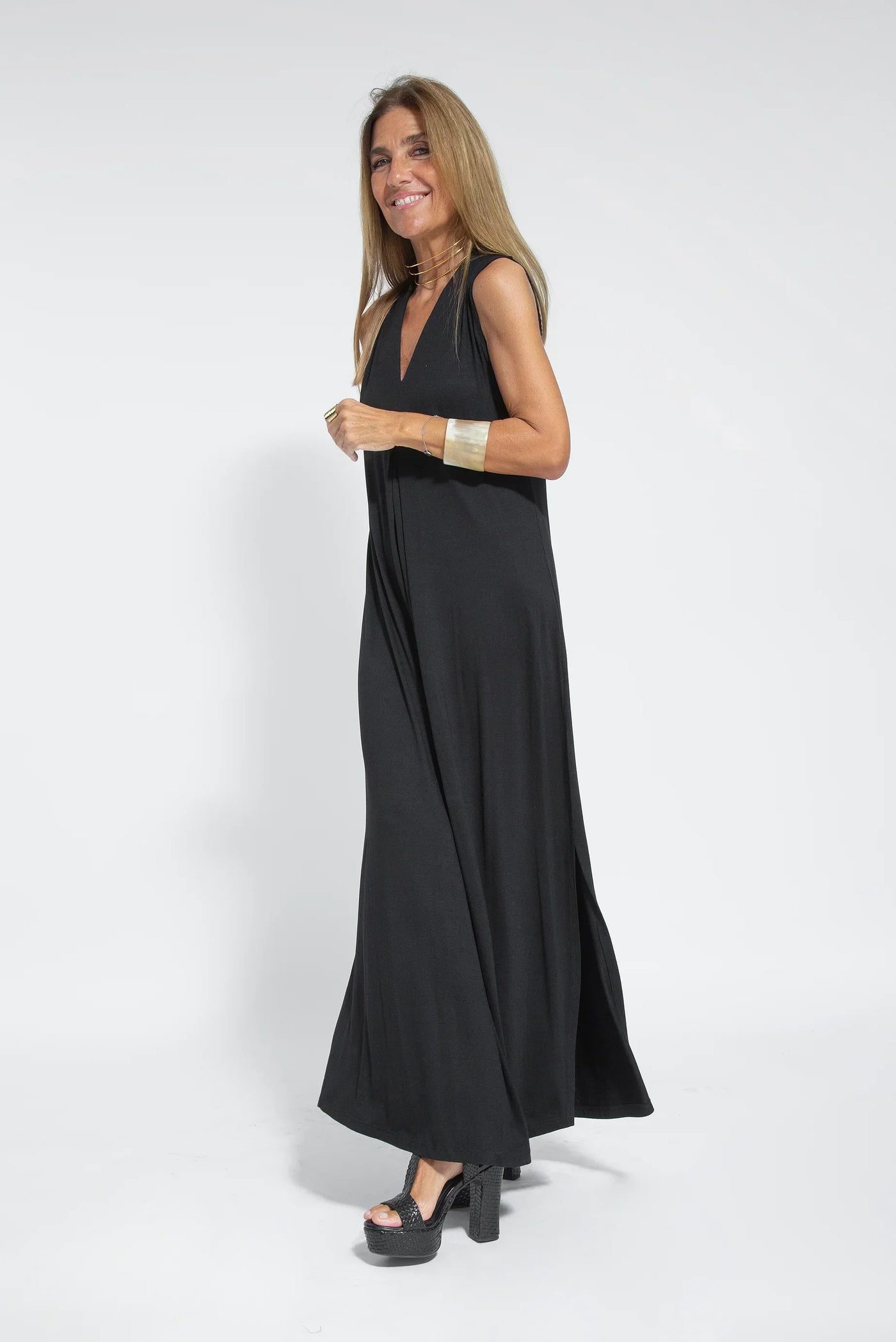 Isabella – Abito lungo ed elegante con scollo a V